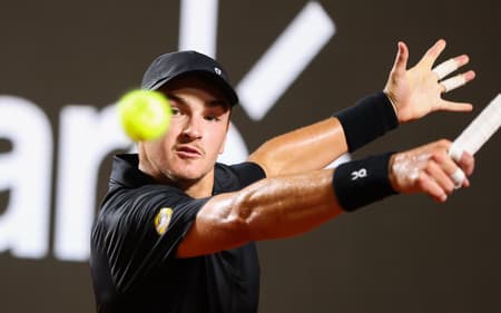 João Fonseca na estreia no Rio Open contra Thiago Monteiro (Foto: João Pires/Fotojump)