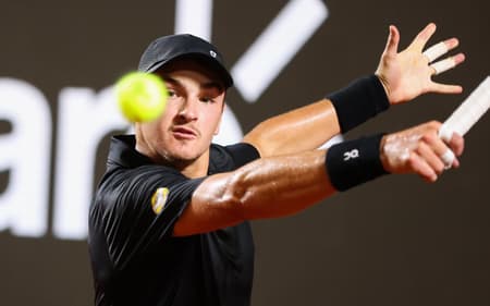 João Fonseca na estreia no Rio Open contra Thiago Monteiro (Foto: João Pires/Fotojump)