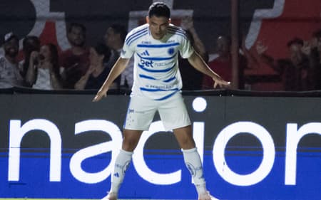 Bruno Rodrigues comemorando gol