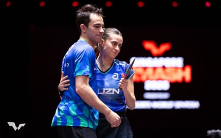 A dupla Hugo Calderano e Bruna Takahashi avançam às semifinais do WTT Singapura Smash 2026 (Foto: World Table Tennis)