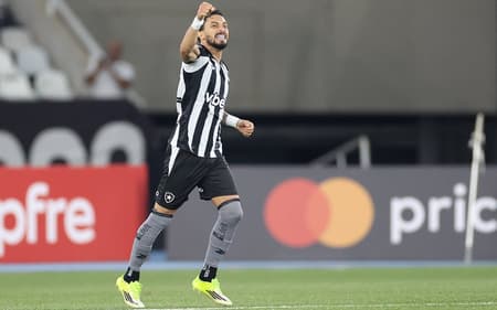 Alex Telles fez o primeiro gol do Botafogo contra o Nacional Potosí (Foto: Vítor Silva/Botafogo)
