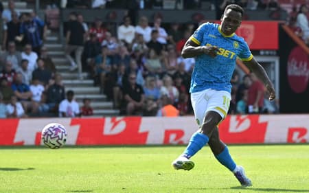 Jhon Arias em ação pelo Wolverhamptom na Premier League (Foto: JUSTIN TALLIS/AFP)