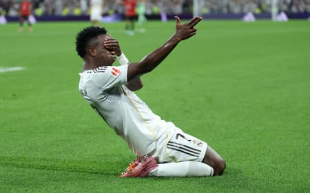 Vinicius Junior comemora gol do Real Madrid diante do Mallorca (Foto: Thomas Coex / AFP)