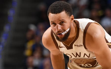 Stephen Curry no Golden State Warriors x Utah Jazz (Foto: Noah Graham / NBAE / Getty Images / Getty Images via AFP)