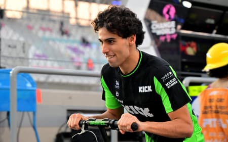 Gabriel Bortoleto no GP do Catar (Foto: Andrej ISAKOVIC / AFP)