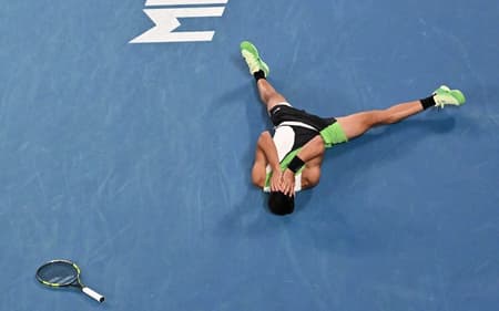 A emoção do espanhol Carlos Alcaraz com o inédito título do Australian Open