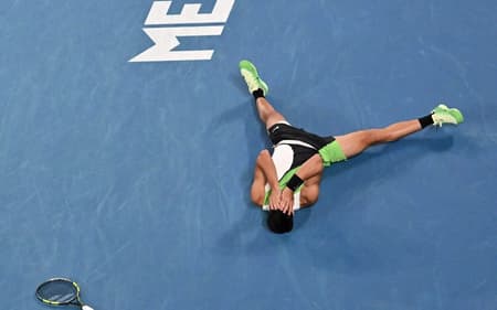 A emoção do espanhol Carlos Alcaraz com o inédito título do Australian Open