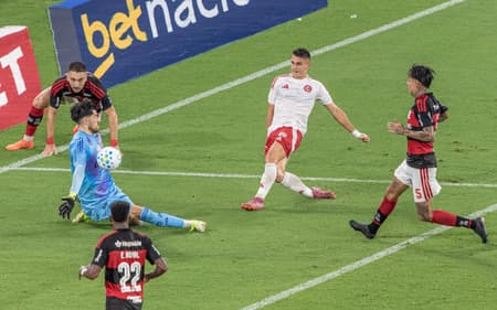 Borré marca em Flamengo x Internacional