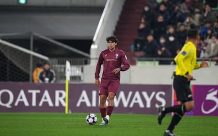 Caetano em ação pelo Vissel Kobe contra o Seul FC, pela Champions League da Ásia