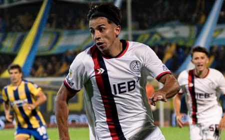 Cuello em ação pelo San Lorenzo (Foto: Divulgação)