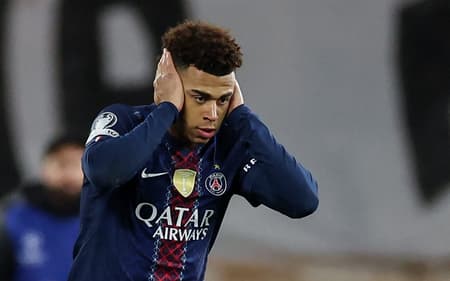 Doué comemorando o gol no duelo entre PSG e Monaco (Foto: Valeru Hache/AFP)