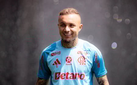 Torcedores do Fluminense pediram Cebolinha (Foto: Adriano Fontes/Flamengo)