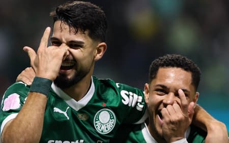 Flaco López e Vitor Roque, atacantes do Palmeiras (Foto: Cesar Greco/Palmeiras/by Canon)