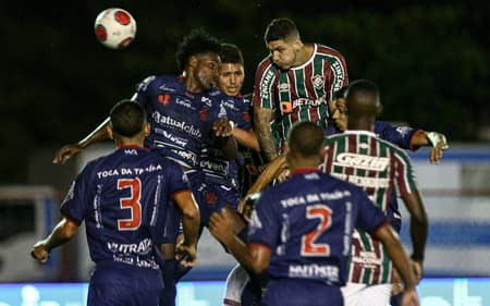 Fluminense e Bangu em duelo pelo Carioca de 2022 (Foto: Lucas Merçon/FFC)