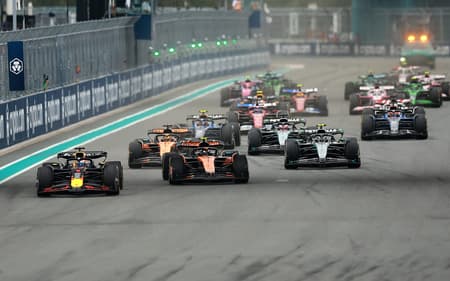 Largada do GP de Miami da Fórmula 1 (Foto: Hector Vivas / GETTY IMAGES NORTH AMERICA / Getty Images via AFP)