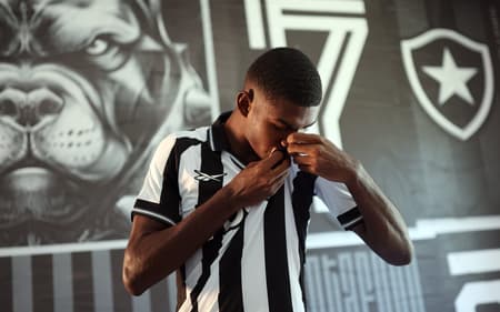 Botafogo anunciou a contratação de Wallace Davi (Foto: Divulgação/Botafogo)