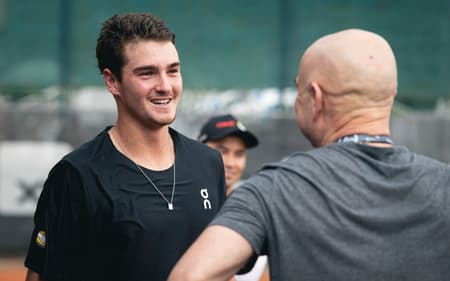 João Fonseca e Andre Agassi no Rio Open (Foto: João Pires/Fotojump)
