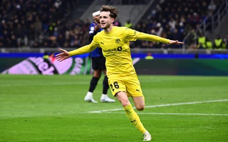 Jogador do Bodo/Glimt comemorando a classificação da equipe sobre a Inter de Milão (Foto: Piero Cruciatti/AFP)