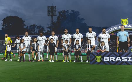 Jogadores do Atlético contra o Bragantino (Foto: Pedro Souza / Atlético)