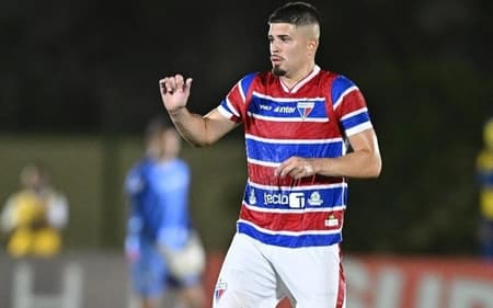 Lucas Gazal em campo pelo Fortaleza (Foto: Samuel Andrade/C2 Sports)