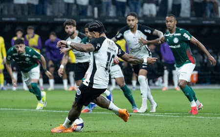 Memphis Depay perde pênalti em Corinthians x Palmeiras