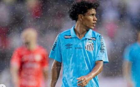 Nadson em ação pelo Santos