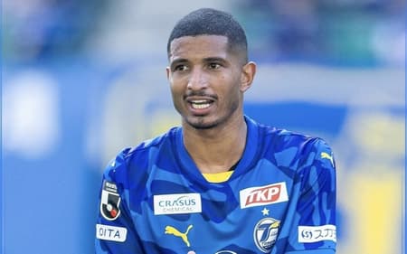 Pereira em ação pelo Oita Trinita, do Japão (Foto: Divulgação/Oita Trinita)