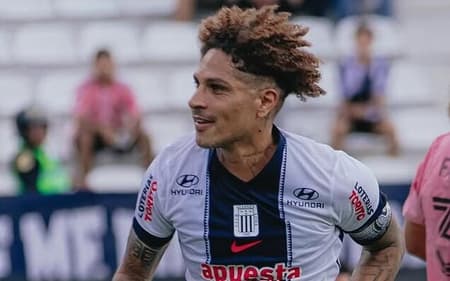 Paolo Guerrero em ação pelo Alianza Lima (Foto: Divulgação)