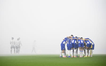 Porto e Sporting duelam pela Liga Portugal (Foto: Miguel RIOPA / AFP)