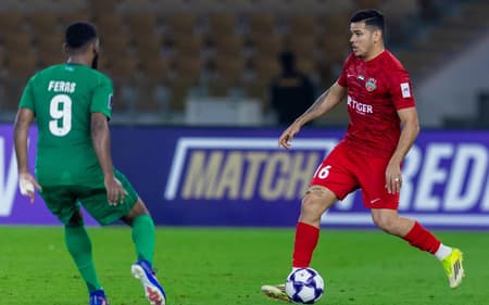 Rikelme em ação pelo Shabab Al Ahli na Champions da Ásia (Foto: Divulgação/Shabab Al Ahli)