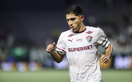 Savarino em ação no duelo entre Palmeiras e Fluminense pelo Brasileirão 2026 (FOTO: LUCAS MERÇON / FLUMINENSE F.C.)