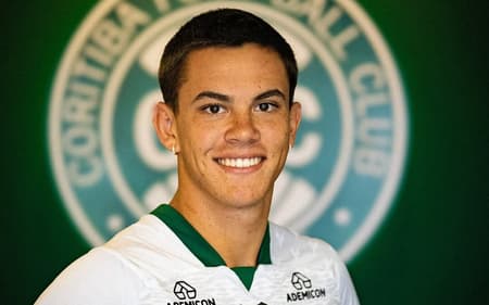 JP Chermont é emprestado pelo Santos até o final do ano ao Coritiba. (Foto: Rafael Ianoski / Coritiba)