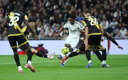 Vini Jr abrindo o placar no duelo entre Real Madrid e Rayo Vallecano (Foto: Thomas Coex/AFP)