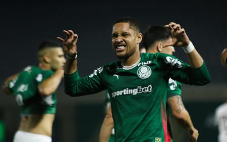 Palmeiras vence Fluminense por 2 x 1; Vitor Roque marca de pênalti