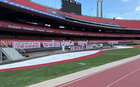 Protesto da torcida do São Paulo no Morumbis (Foto: Reprodução)