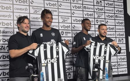 Ythallo e Wallace Davi foram apresentados pelo Botafogo (Foto: Leonardo Bessa/Lance!)