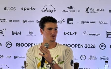 João Fonseca em coletiva no Rio Open (Foto: Gustavo Loio/Rio Open)