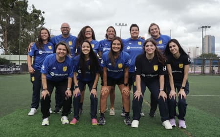 Parte da equipe à frente do Estrelas, iniciativa com foco em futebol feminino. (Divulgação: Estrelas)