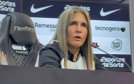 Emily Lima durante coletiva de apresentação no CT Joaquim Grava, do Corinthians. (Foto: Giselly Corrêa/Lance!)