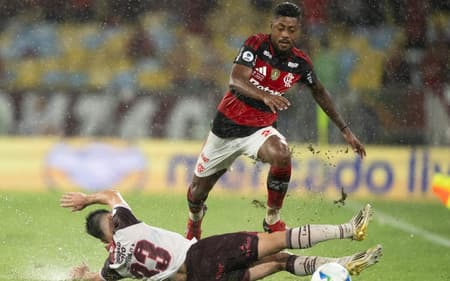 Bruno Henrique em campo pelo Flamengo na Recopa Sul-Americana (Foto: Jorge Rodrigues/AGIF/Gazeta Press)