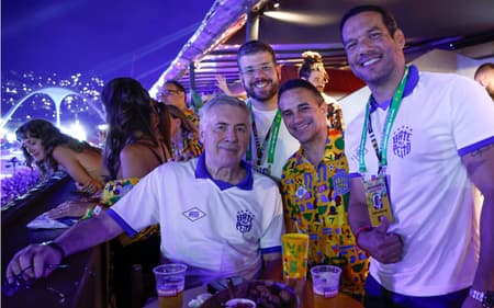 Ancelotti ni Carnaval do Rio de Janeiro (Foto: Rafael Ribeiro / CBF)