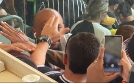 Felipe Melo nas tribunas de imprensa do Mané Garrincha, em Brasília. (Foto: Divulgação/ Lance!)