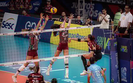 Fluminense supera Flamengo por 3 sets a 2 na Superliga Feminina (Foto: Paula Reis / Flamengo)