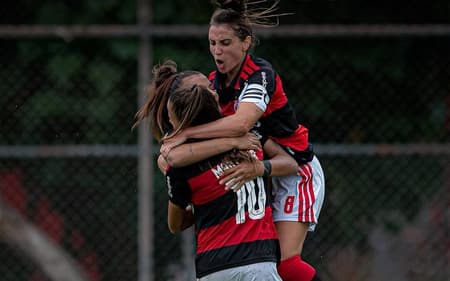 Djeni comemora gol da virada do Flamengo diante do Vasco. (Foto: Flamengo/Divulgação)