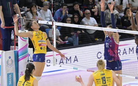 Conegliano de Gabi venceu batalha épica contra o Scandicci