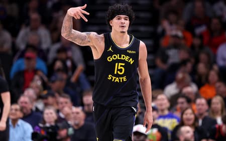 Gui Santos em jogo entre Golden State Warriors e Phoenix Suns na NBA (Foto: Chris Coduto/Getty Images/AFP)