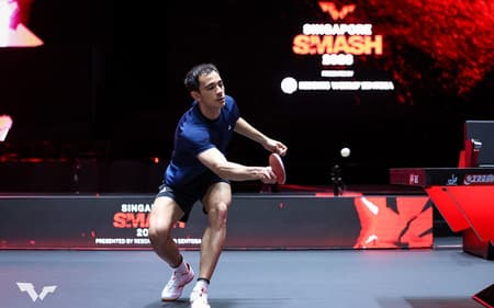 Hugo Calderano durante treinamento para o Singapura Smash