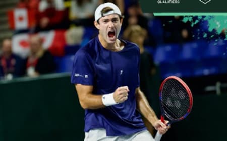 Gustavo Heide comemora ponto na vitória sobre o canadense Gabriel Diallo, em Vancouver (Foto: CBT)