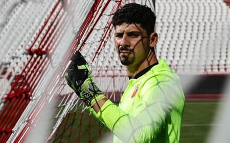 Matheus Magalhães, do Estrela Vermelha, entrou na mira do Botafogo (Foto: Divulgação/Estrela Vermelha)