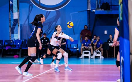 Jaqueline atuou como líbero na estreia pelo Pinheiros